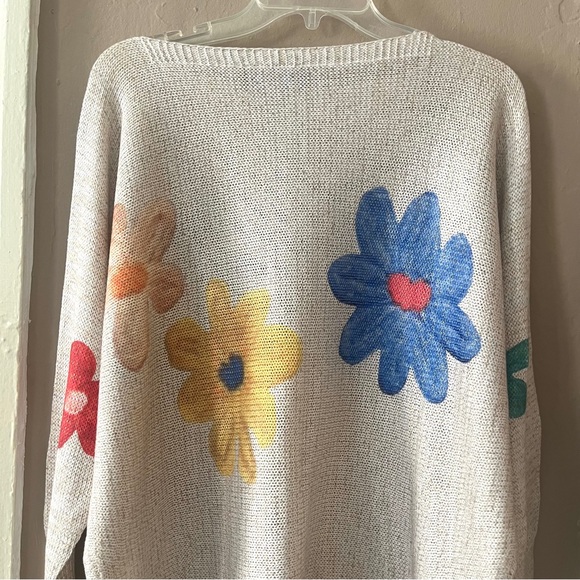 talk of the walk • white & gold metallic floral bat wing top - Picture 11 of 15